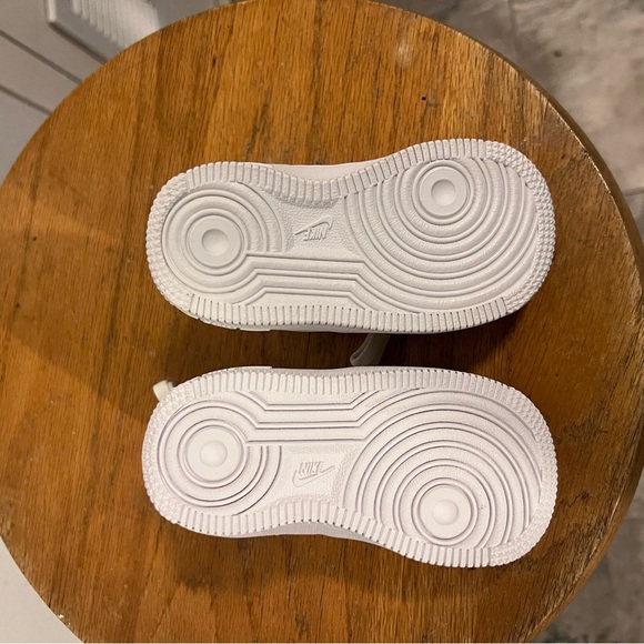 Nike Kids White Sneakers Air Force 1 size 5c - Picture 5 of 11
